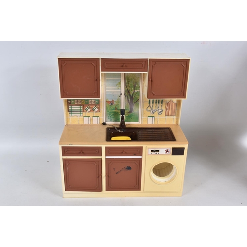 175 - A QUANTITY OF ASSORTED PEDIGREE SINDY HOUSEHOLD FURNITURE AND OTHER ITEMS, to include, cooker unit, ... 