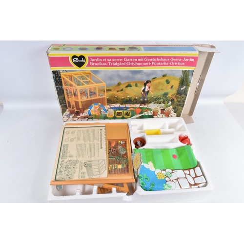 177 - A QUANTITY OF ASSORTED PEDIGEE SINDY GARDEN AND OUTDOOR RELATED SETS AND ITEMS, boxed sets include B... 