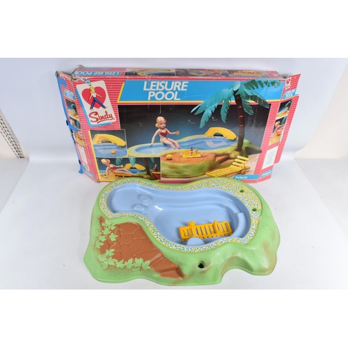 177 - A QUANTITY OF ASSORTED PEDIGEE SINDY GARDEN AND OUTDOOR RELATED SETS AND ITEMS, boxed sets include B... 