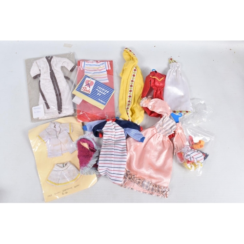 181 - A QUANTITY OF PEDIGREE SINDY CLOTHING AND ACCESSORIES, assorted clothing, shoes and accessories from... 