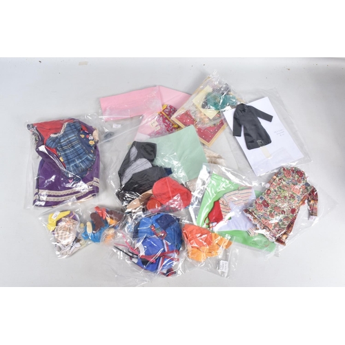 181 - A QUANTITY OF PEDIGREE SINDY CLOTHING AND ACCESSORIES, assorted clothing, shoes and accessories from... 