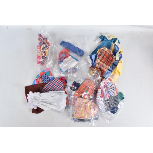 181 - A QUANTITY OF PEDIGREE SINDY CLOTHING AND ACCESSORIES, assorted clothing, shoes and accessories from... 