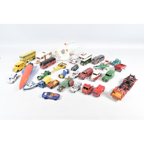 190 - THREE TRAYS OF LOOSE BAYKO BUILDING SETS, MILITARY MODEL AIRCRAFTS AND MODEL VEHICLES, Bayko buildin... 