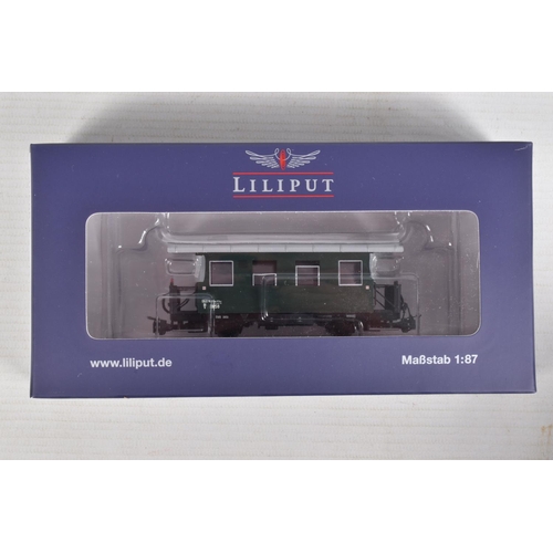 211 - A BOXED HOe GAUGE LILIPUT  FOUR UNIT SET, 2 Axle Coach, item no. L340505, appears in new condition w... 