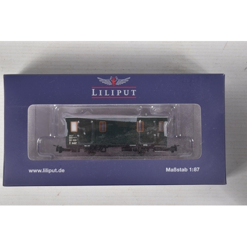 212 - A BOXED HOe GAUGE LILIPUT FOUR UNIT SET, 2 Axle Coach, item no. L340506, appears in new condition wi... 