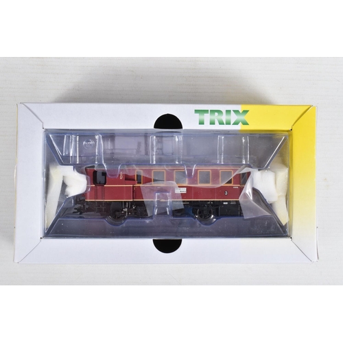 214 - A BOXED HO GAUGE TRIX STEAM POWERED RAIL CAR, a Gernab Federal Railroad Kittel design steam powered ... 