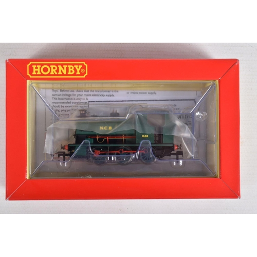 232 - A BOXED OO GAUGE HORNBY MODEL RAILWAY STEAM LOCOMOTIVE, NCB, Peckett B2 Class, 0-6-0ST, 1426 / 1916,... 