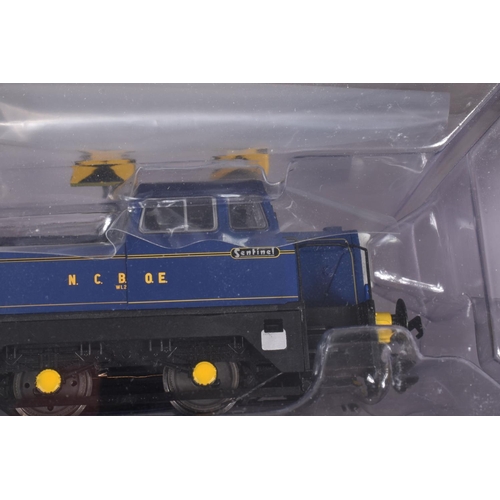 233 - A BOXED OO GAUGE HORNBY MODEL RAILWAY DIESEL SENTINEL SHUNTER LOCOMOTIVE, Class 4wDM 0-4-0 in NCB Bl... 