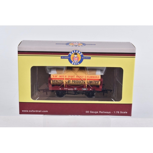 297 - A COLLECTION OF BOXED  OO GAUGE OXFORD RAIL MODEL RAILWAY ROLLING STOCK, to include a Pack of Three ... 