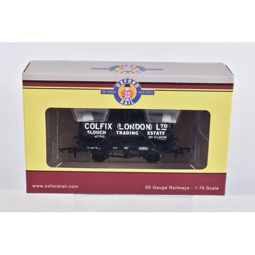 297 - A COLLECTION OF BOXED  OO GAUGE OXFORD RAIL MODEL RAILWAY ROLLING STOCK, to include a Pack of Three ... 