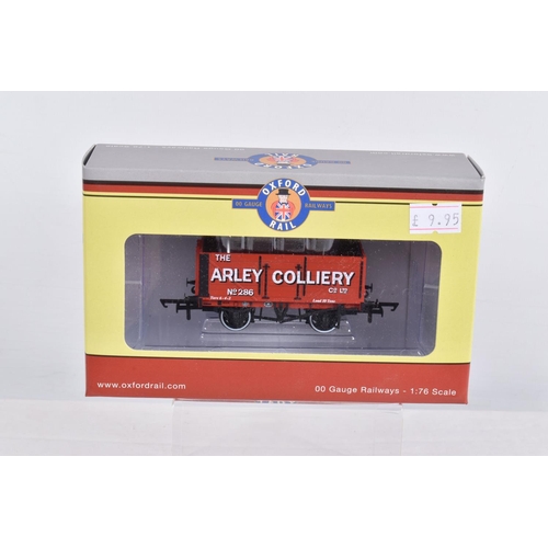 297 - A COLLECTION OF BOXED  OO GAUGE OXFORD RAIL MODEL RAILWAY ROLLING STOCK, to include a Pack of Three ... 