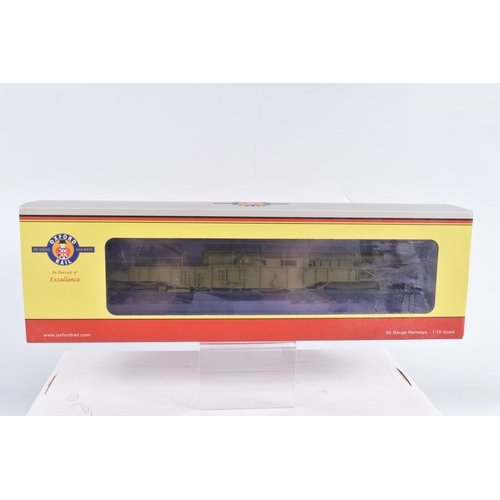 300 - TWO BOXED OO GAUGE OXFORD RAIL MODEL RAILWAY  RAIL GUN ROLLING STOCK, to include a Gladiator WWII, m... 