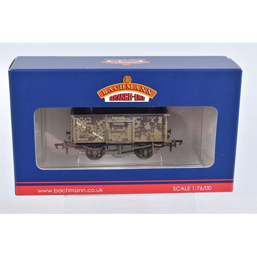 302 - TEN BOXED OO GAUGE BACHMANN BRANCHLINE MODEL RAILWAYS ROLLING STOCK, to include two 16 Slope Sided S... 