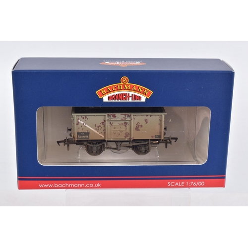 302 - TEN BOXED OO GAUGE BACHMANN BRANCHLINE MODEL RAILWAYS ROLLING STOCK, to include two 16 Slope Sided S... 