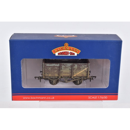 302 - TEN BOXED OO GAUGE BACHMANN BRANCHLINE MODEL RAILWAYS ROLLING STOCK, to include two 16 Slope Sided S... 