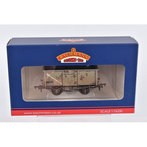 302 - TEN BOXED OO GAUGE BACHMANN BRANCHLINE MODEL RAILWAYS ROLLING STOCK, to include two 16 Slope Sided S... 