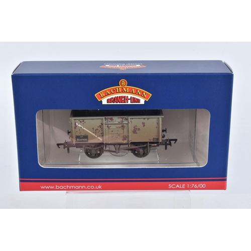 302 - TEN BOXED OO GAUGE BACHMANN BRANCHLINE MODEL RAILWAYS ROLLING STOCK, to include two 16 Slope Sided S... 