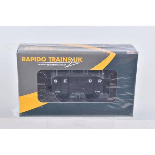 303 - SIX BOXED OO GAUGE  RAPIDO TRAINS UK MODEL RAILWAYS ROLLING STOCK, to include a 10T Diz. 1426 closed... 