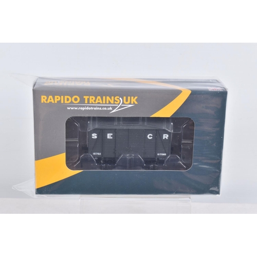 303 - SIX BOXED OO GAUGE  RAPIDO TRAINS UK MODEL RAILWAYS ROLLING STOCK, to include a 10T Diz. 1426 closed... 