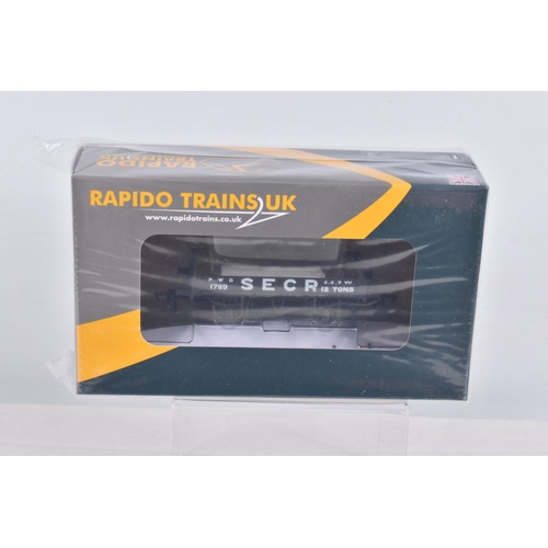 303 - SIX BOXED OO GAUGE  RAPIDO TRAINS UK MODEL RAILWAYS ROLLING STOCK, to include a 10T Diz. 1426 closed... 