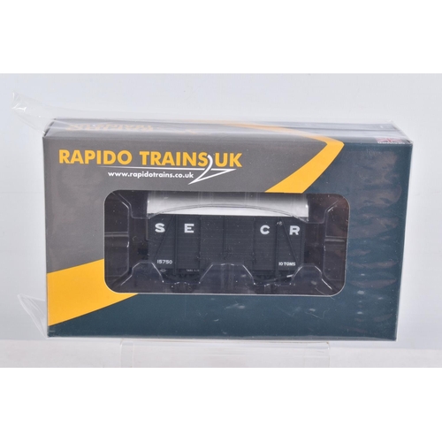 303 - SIX BOXED OO GAUGE  RAPIDO TRAINS UK MODEL RAILWAYS ROLLING STOCK, to include a 10T Diz. 1426 closed... 