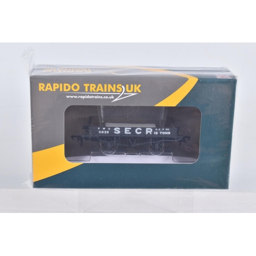 303 - SIX BOXED OO GAUGE  RAPIDO TRAINS UK MODEL RAILWAYS ROLLING STOCK, to include a 10T Diz. 1426 closed... 