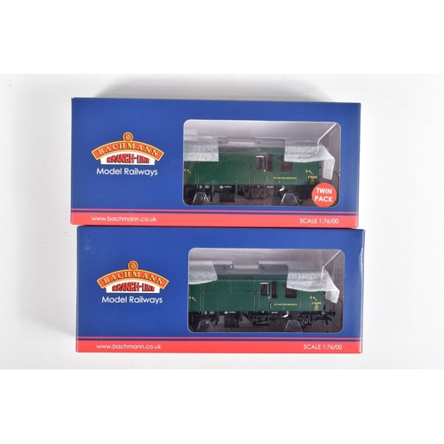 305 - A COLLECTION OF BOXED  OO GAUGE BACHMANN BRANCHLINE MODEL RAILWAYS ROLLING STOCK, to include a BR MK... 