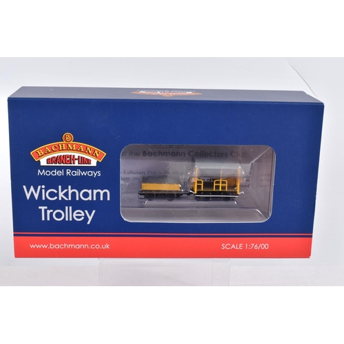 305 - A COLLECTION OF BOXED  OO GAUGE BACHMANN BRANCHLINE MODEL RAILWAYS ROLLING STOCK, to include a BR MK... 