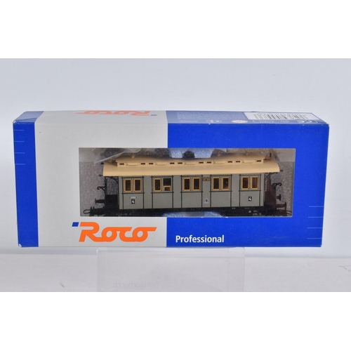 319 - THREE BOXED HO GAUGE ROCO  RAILWAY MODELS, to include a Steam Locomotive 'Zuckersusi', no.  4, model... 