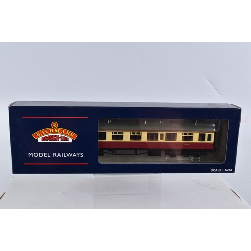 327 - SIX BOXED OO GAUGE BACHMANN BRANCHLINE MODEL RAILWAY COACHES, to include a Collett 60ft 1st/2nd comp... 