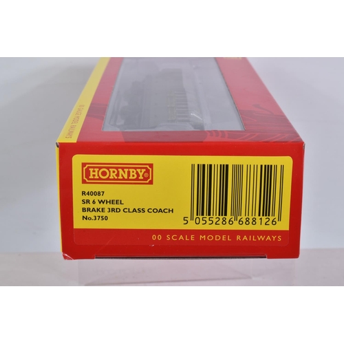 337 - FIVE BOXED 00 SCALE HORNBY COACHES, the first a SR 6 Wheel 3rd Class Coach No.1908, numbered R40086,... 