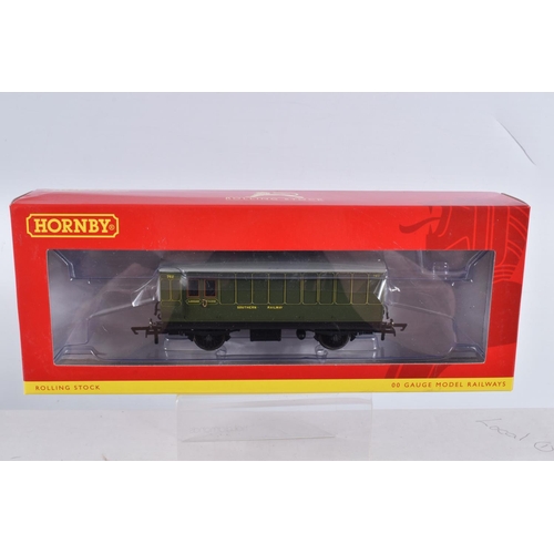 337 - FIVE BOXED 00 SCALE HORNBY COACHES, the first a SR 6 Wheel 3rd Class Coach No.1908, numbered R40086,... 