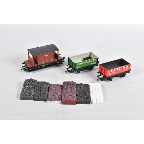 348 - TWO BOXED HORNBY RAILWAYS OO GAUGE TRAIN SETS, The Royal Train, No.R1057, comprising Princess class ... 