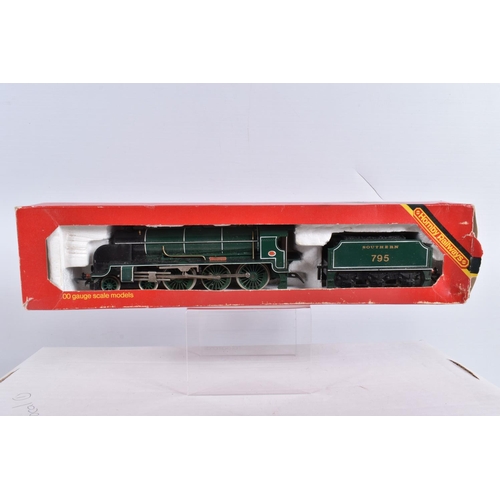 350 - A QUANTITY OF BOXED OO GAUGE MODEL RAILWAY ITEMS, to include Hornby Railways N15 King Arthur class '... 