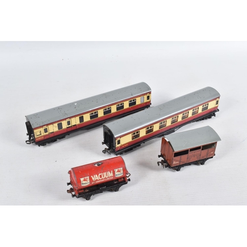 352 - THREE UNBOXED HORNBY DUBLO LOCOMOTIVES, Duchess class 'Duchess of Montrose' No.46232, B.R. gloss gre... 