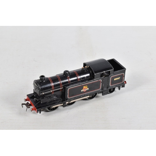 352 - THREE UNBOXED HORNBY DUBLO LOCOMOTIVES, Duchess class 'Duchess of Montrose' No.46232, B.R. gloss gre... 