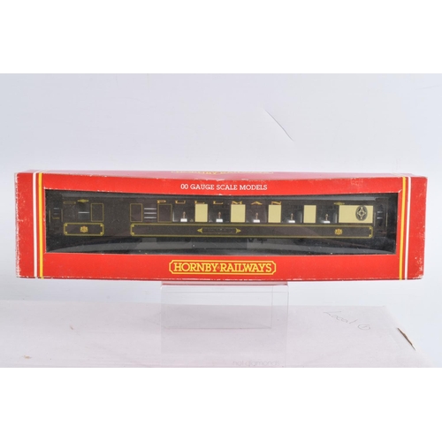 353 - A BOXED HORNBY RAILWAYS OO GAUGE BLUE PULLMAN SET, No.R1093, rolling stock only, missing locomotive,... 