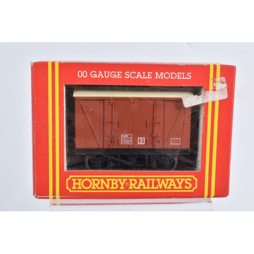 353 - A BOXED HORNBY RAILWAYS OO GAUGE BLUE PULLMAN SET, No.R1093, rolling stock only, missing locomotive,... 