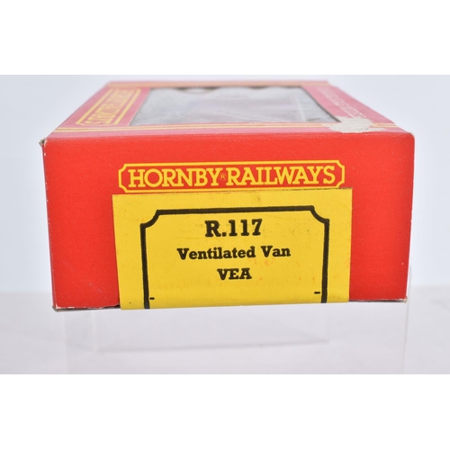 353 - A BOXED HORNBY RAILWAYS OO GAUGE BLUE PULLMAN SET, No.R1093, rolling stock only, missing locomotive,... 