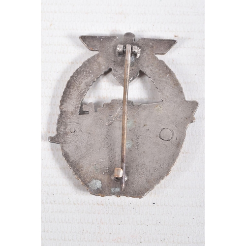 370 - A GERMAN KRIEGSMARINE E-BOAT BADGE, this is the 2nd pattern version, it appears to be in good condit... 