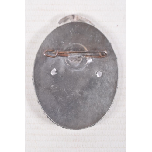 373 - A GERMAN THIRD REICH ALPINE POLICE GENAMERIE BADGE, this is flat backed and the pin is near the top,... 