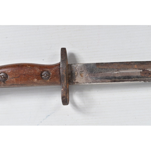 395 - A 1907 PATTERN BRITISH SWORD BAYONET, this comes complete with a scabbard, the blade has markings on... 