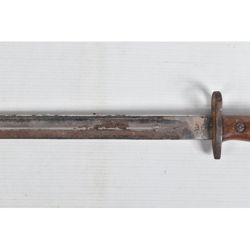 395 - A 1907 PATTERN BRITISH SWORD BAYONET, this comes complete with a scabbard, the blade has markings on... 