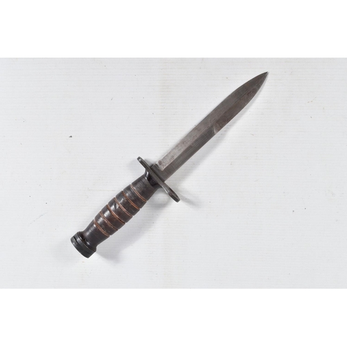 400 - A UNITED STATES FIGHTING KNIFE WITH A NON MATCHING SCABBARD, the blade has no markings on it but the... 