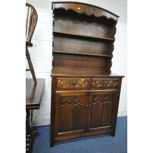 1220 - AN EARLY 20TH CENTURY OAK SIX PIECE DINING SUITE, comprising a draw leaf table, raised on trestle le... 