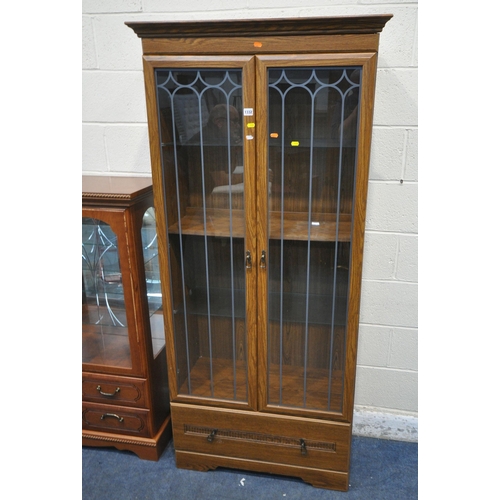 1332 - AN OAK EFFECT DOUBLE DOOR DISPLAY CABINET, with two glass shelves and a single wooden shelf, width 8... 