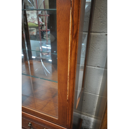 1332 - AN OAK EFFECT DOUBLE DOOR DISPLAY CABINET, with two glass shelves and a single wooden shelf, width 8... 