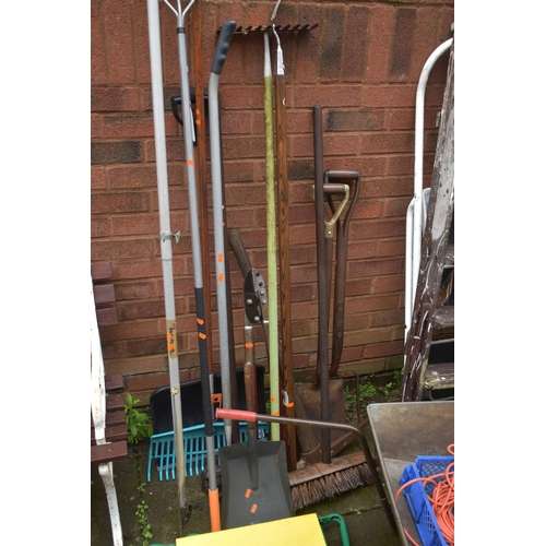 1019 - A SELECTION OF GARDEN HAND TOOLS, etc, to include spades, forks, shovels, etc, along with a wheelbar... 