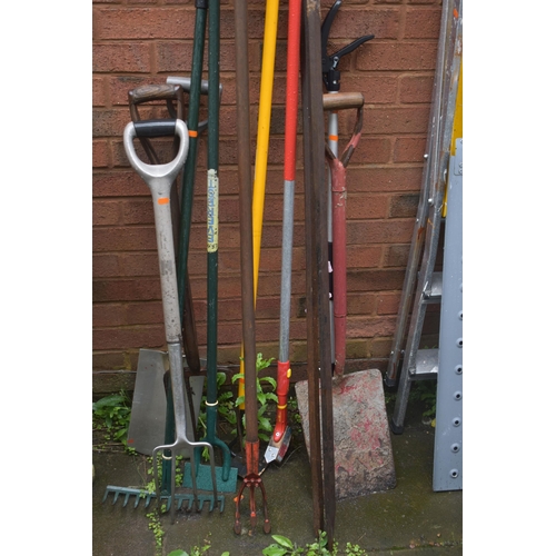 1028 - TWO ALUMINIUM STEP LADDERS, an aluminium decorators ladder, and a selection of garden hand tools (15... 