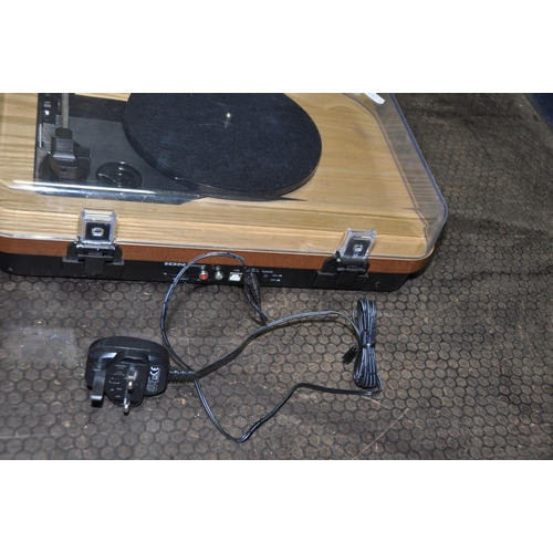 1087 - AN ION STEREO LP TURNTABLE with power supply and manuals (PAT pass and working)